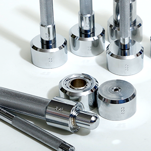 Outils à main pour placer les accessoires